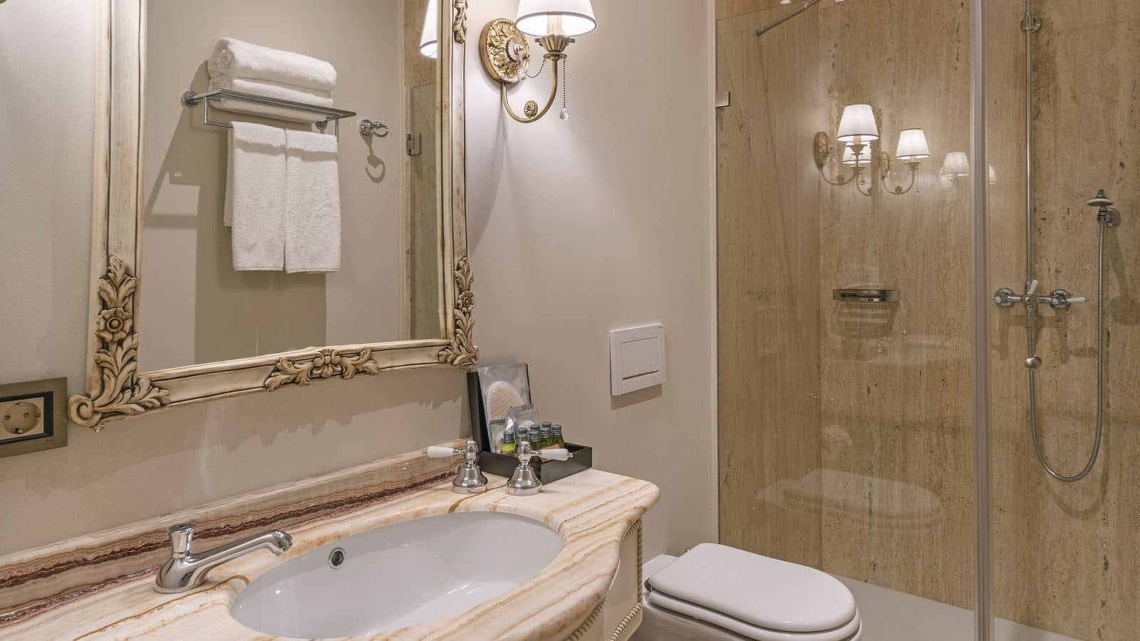 rooms-deluxe-room