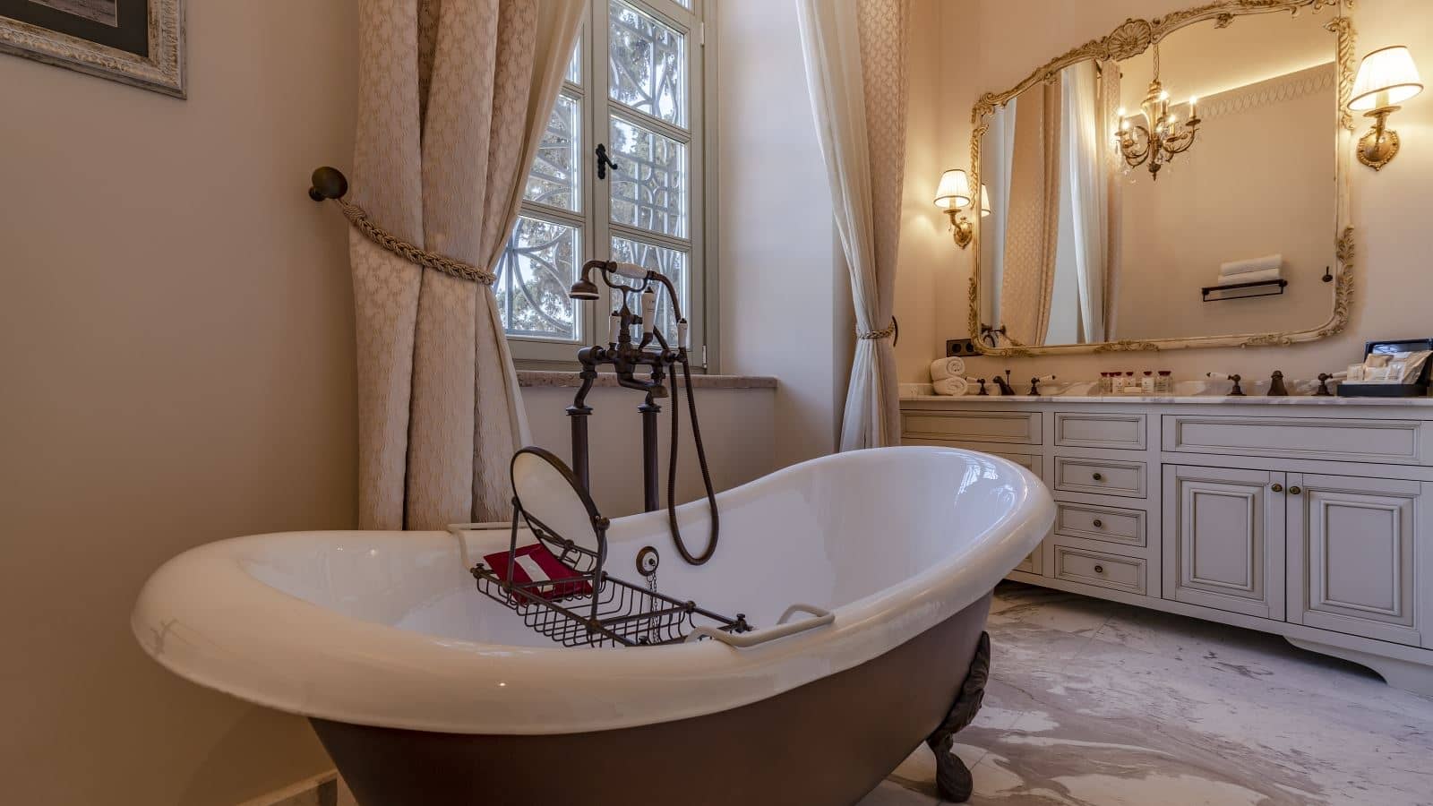 rooms-premium-suit-deniz-manzarali-oda