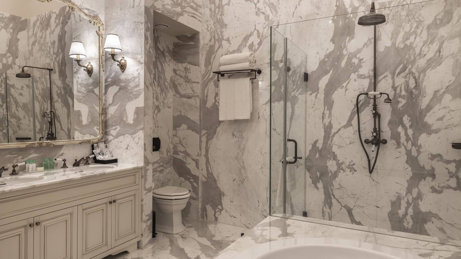 rooms-premium-suit-room
