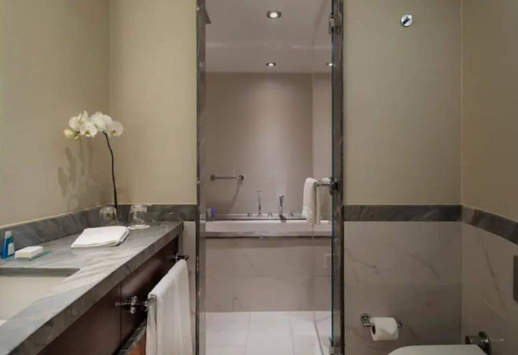rooms-deluxe-room