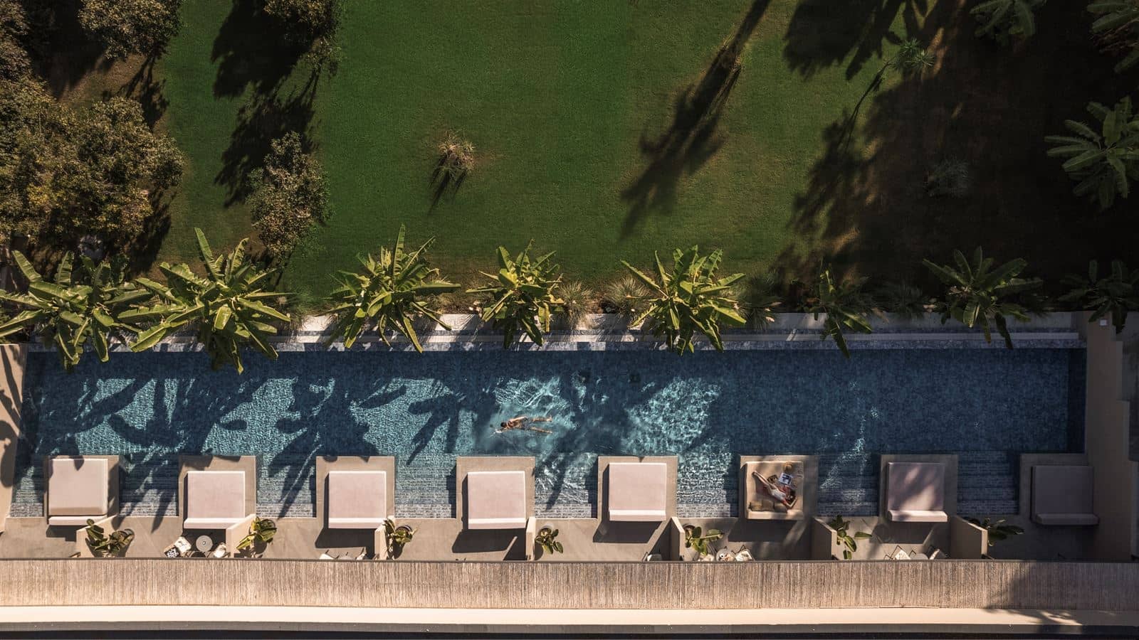 rooms-balmy-signature-swim-up-room