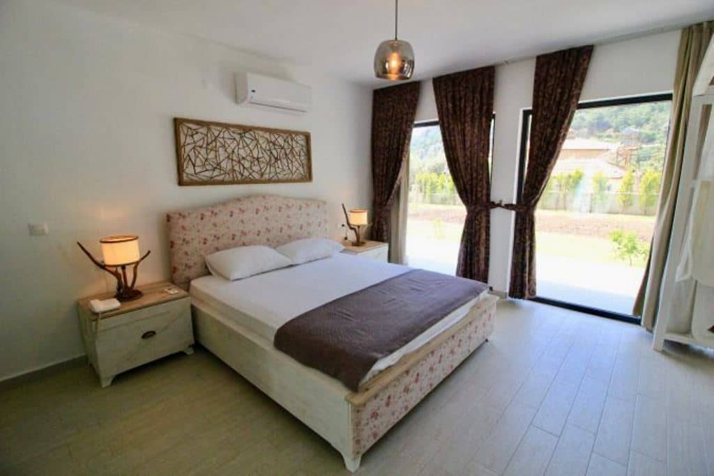 rooms-honeymoon-room