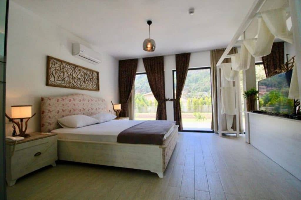 rooms-honeymoon-room