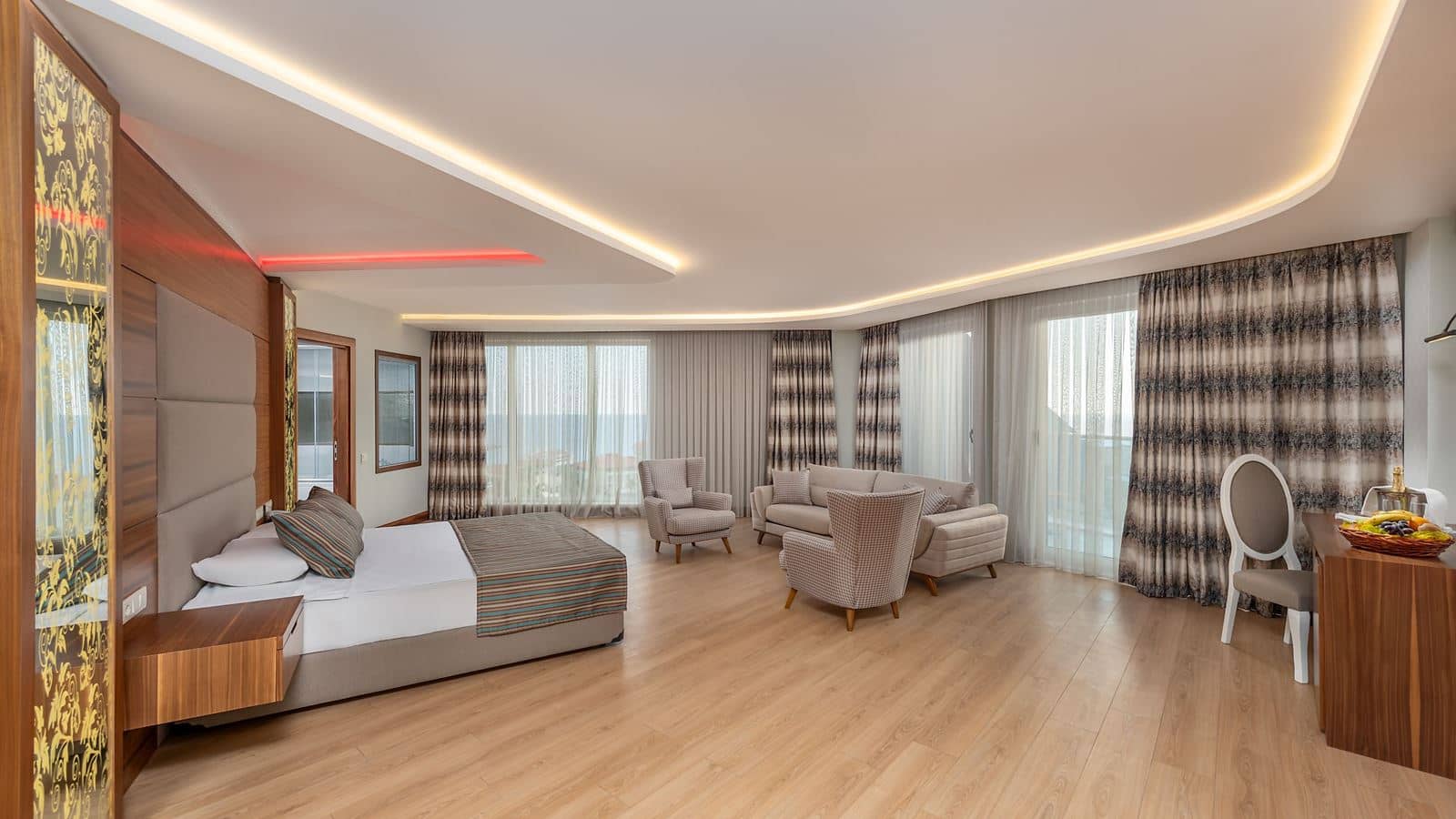 rooms-deluxe-suite-sea-view