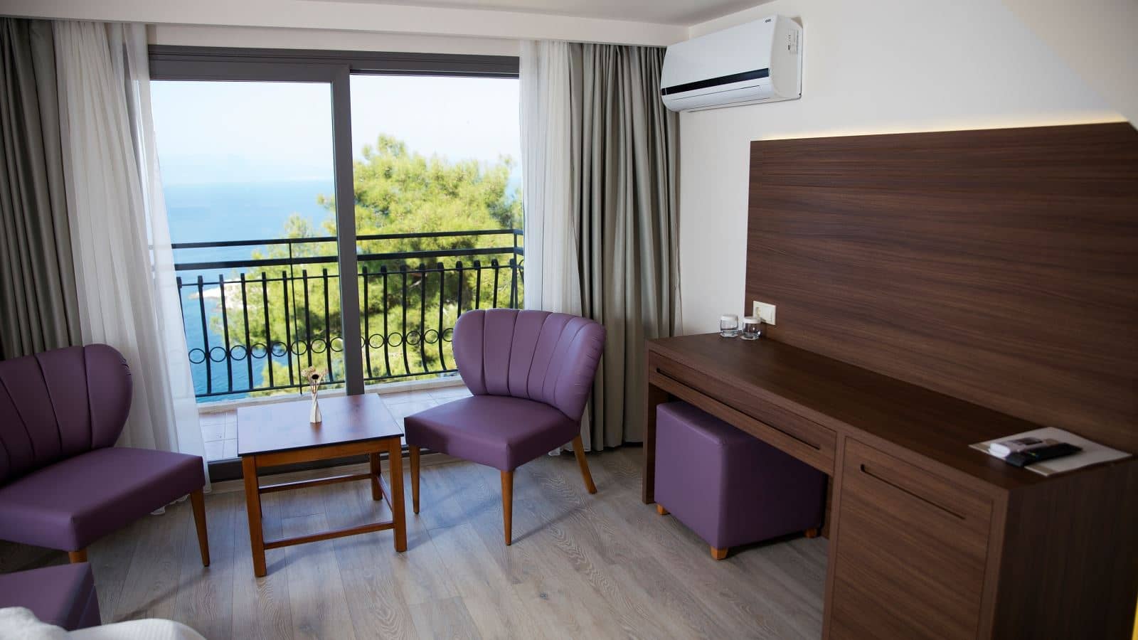 rooms-deluxe-room