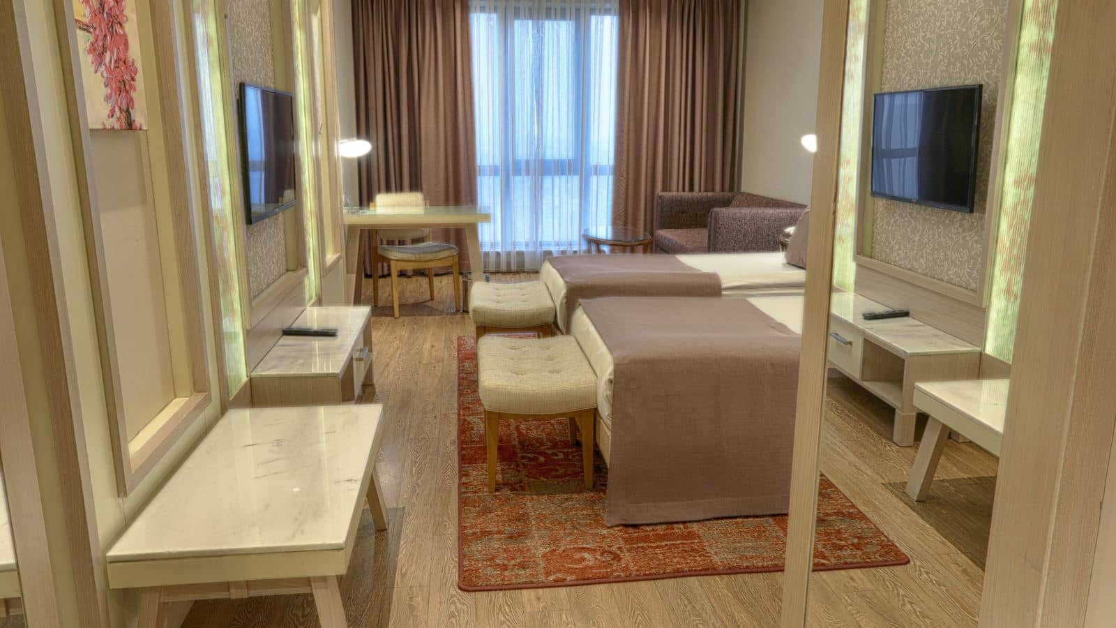 rooms-deluxe-room