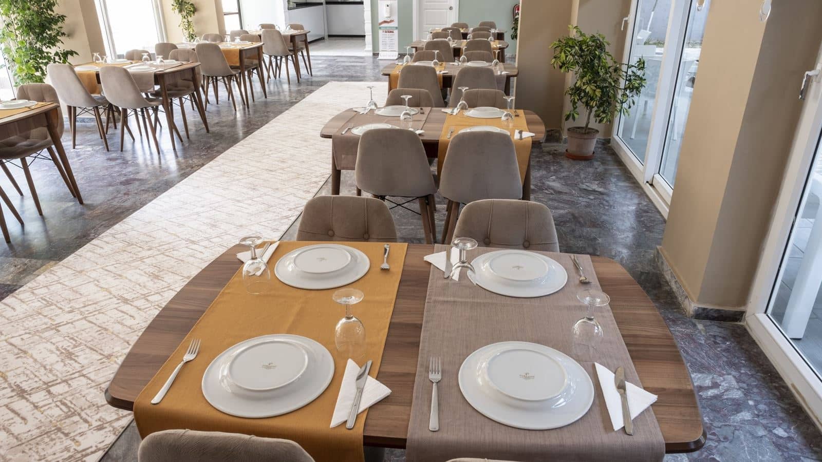 restaurants-restaurant