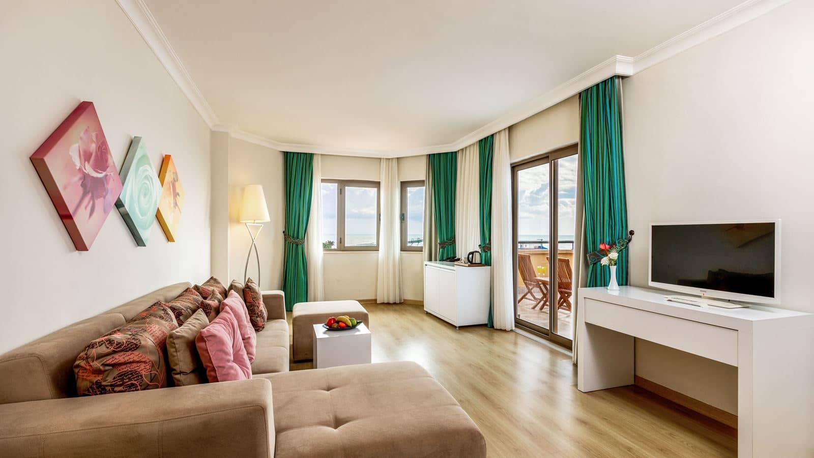 rooms-family-suite-palace-sea-view-room