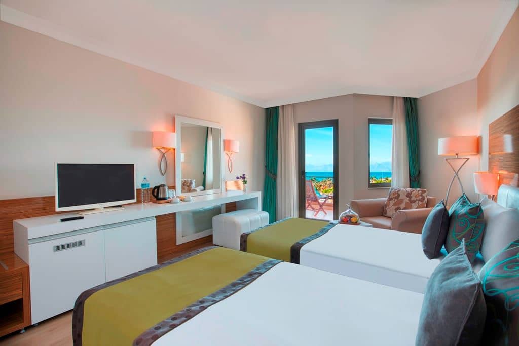 rooms-palace-standard-seaview-room-main-building