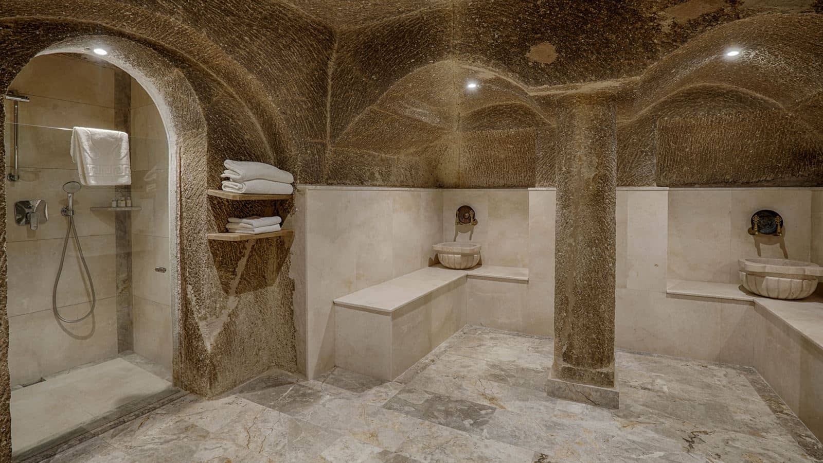 rooms-cave-suite