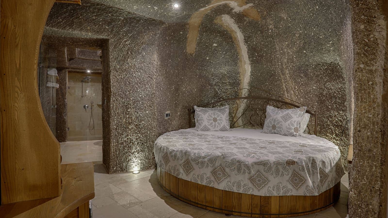 rooms-cave-suite