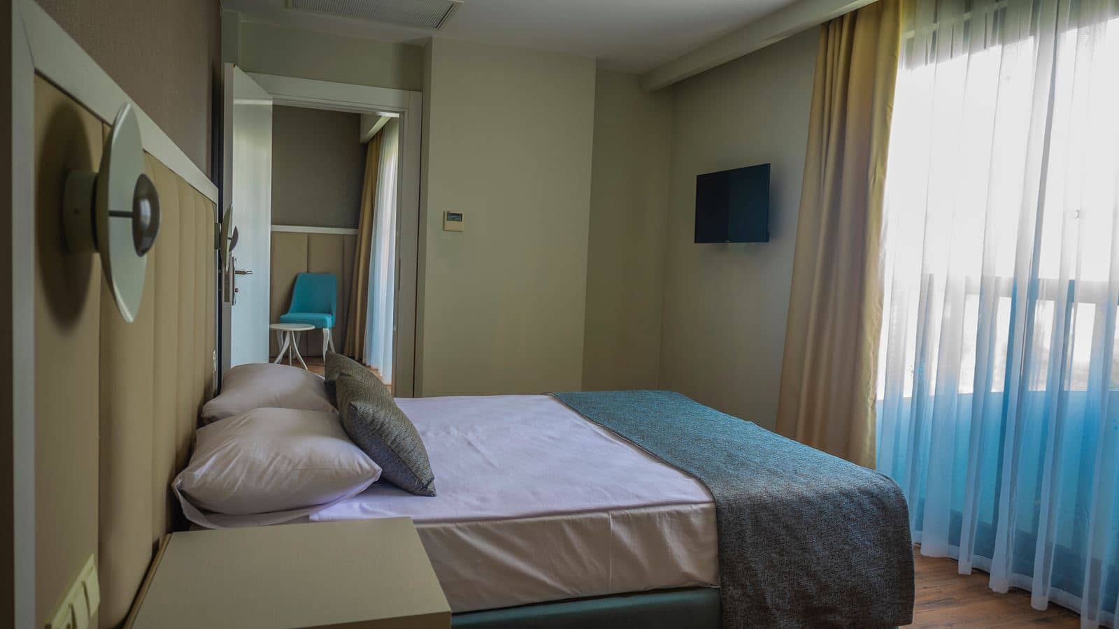 rooms-family-room