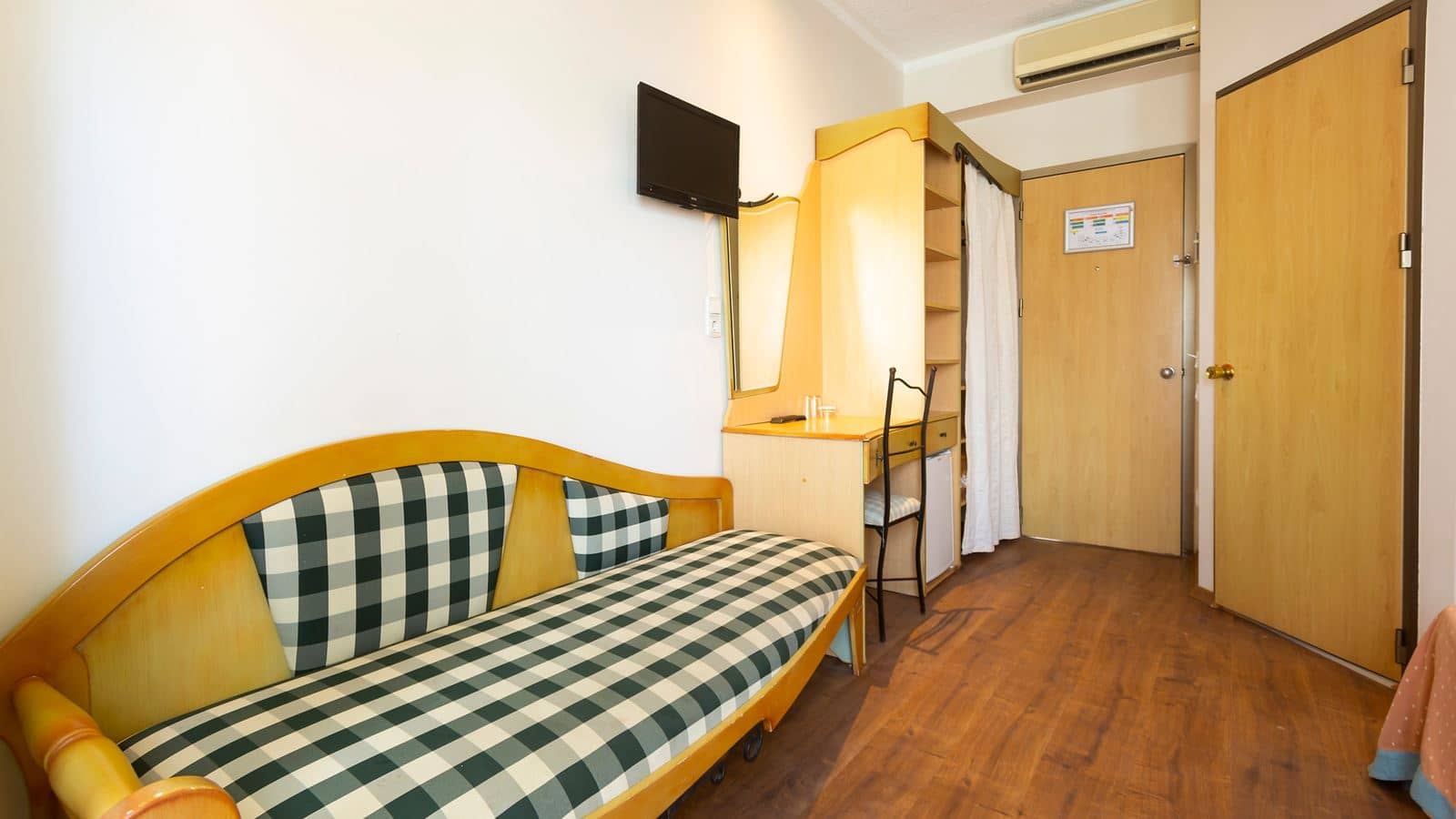 rooms-family-room
