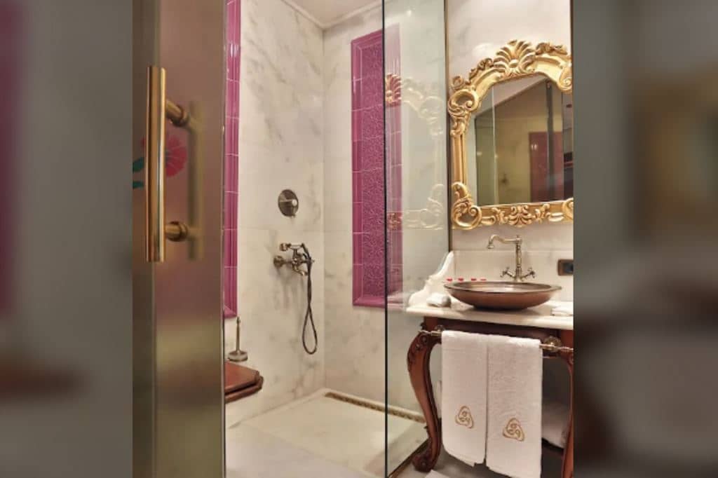 rooms-deluxe-room-with-galata-tower-view