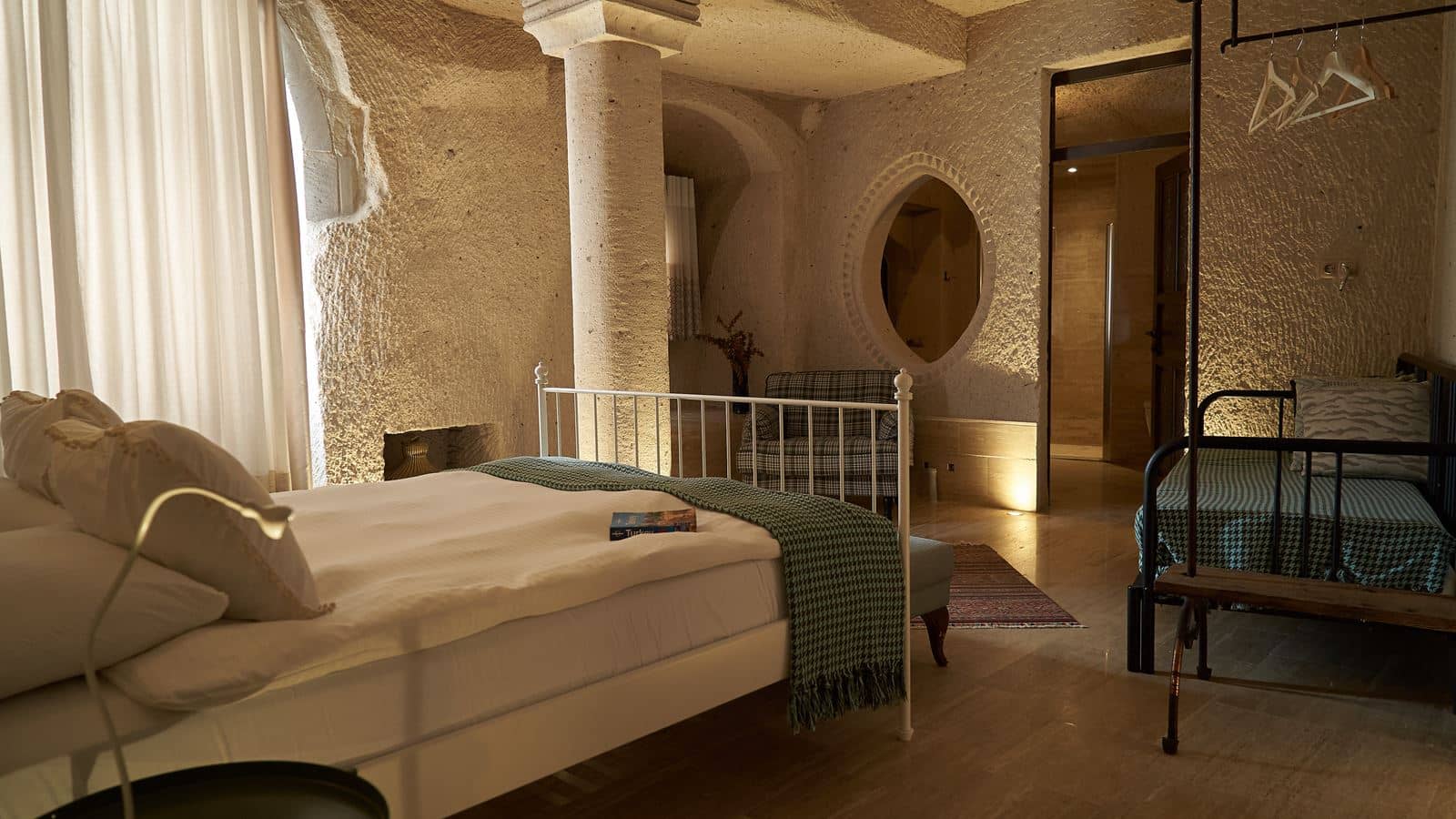 rooms-deluxe-room