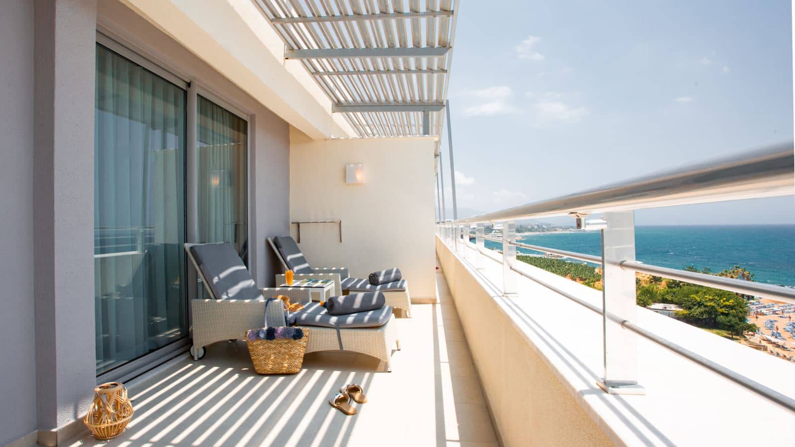 rooms-lsuite-sea-view