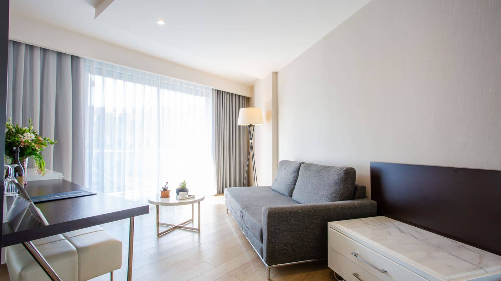 rooms-corner-suit-land-view