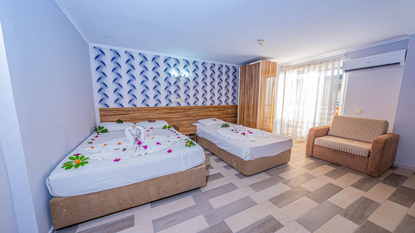 rooms-coral--room