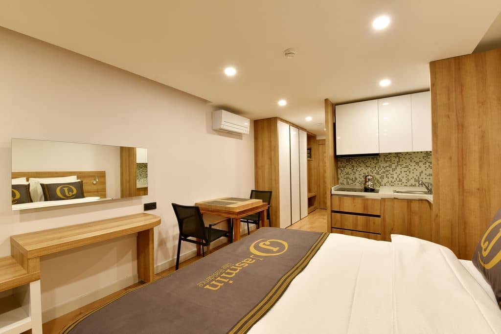 rooms-studio-roomgarden-or-pool-view