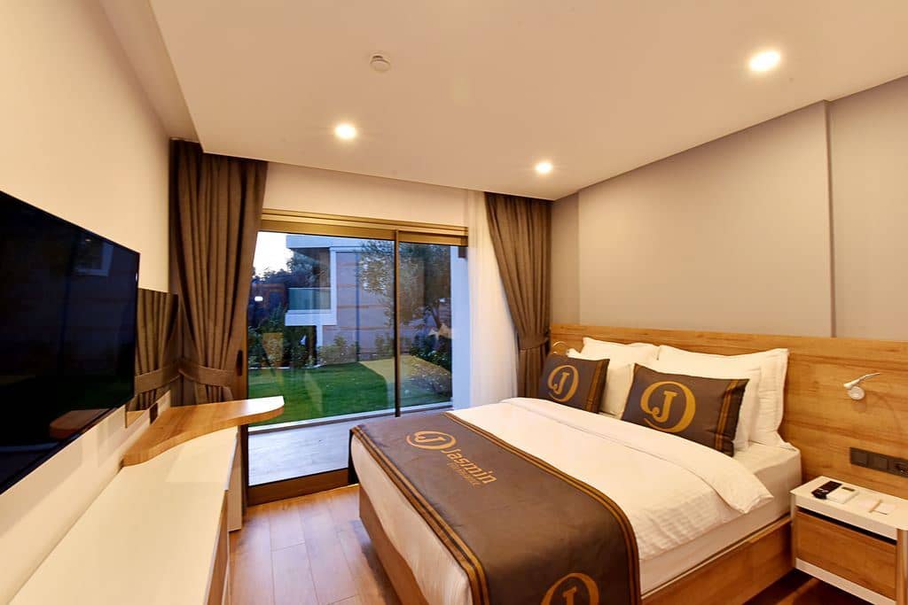 rooms-two-bedroom-apartmentgarden-or-pool-view