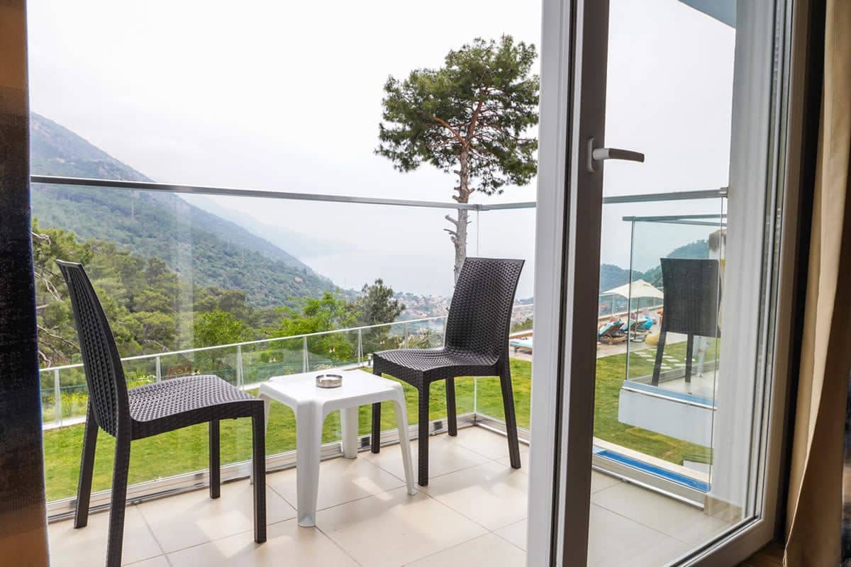 rooms-standard-room-sea-view-with-balcony