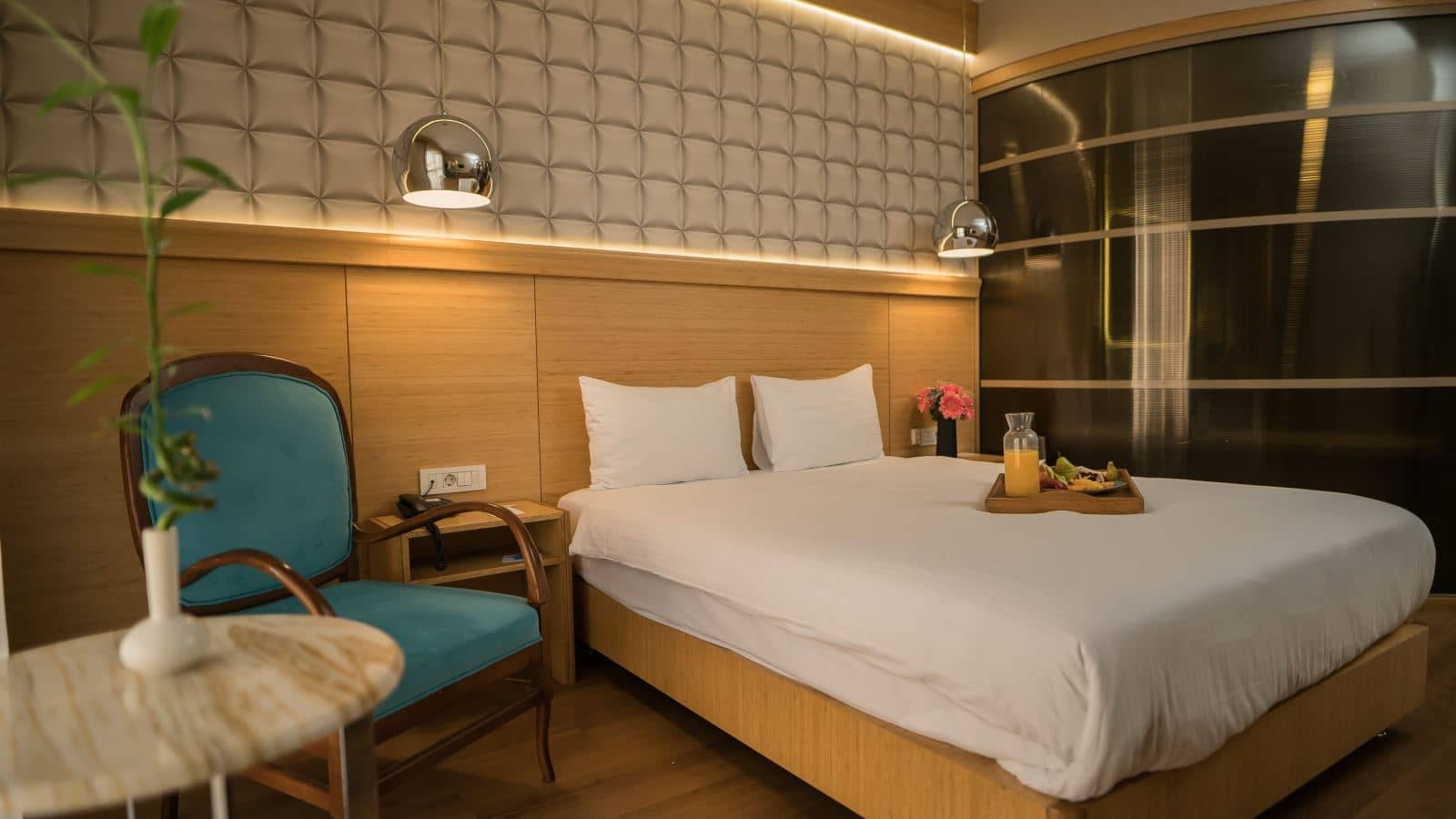 rooms-deluxe-room