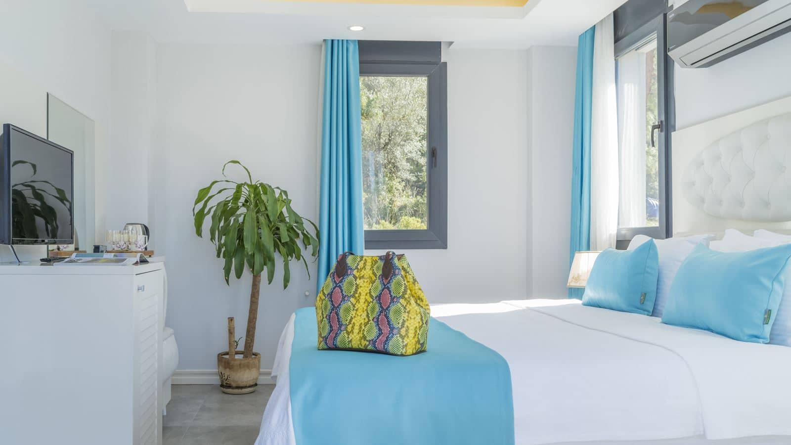 rooms-deluxe-room