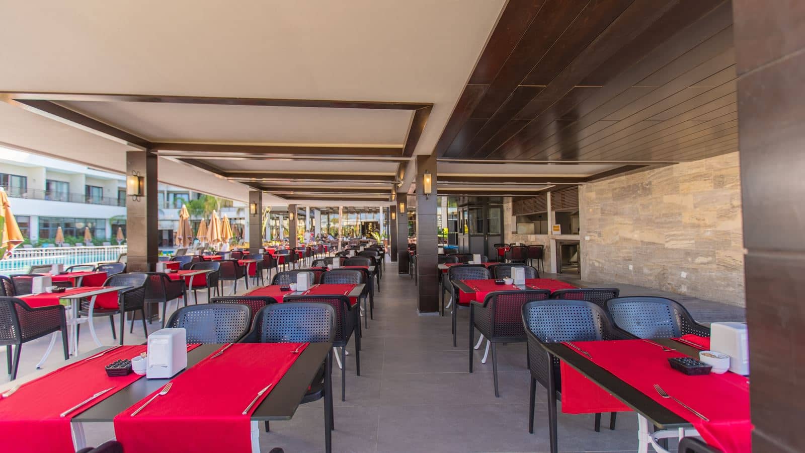 restaurants-pool-snack-restaurant