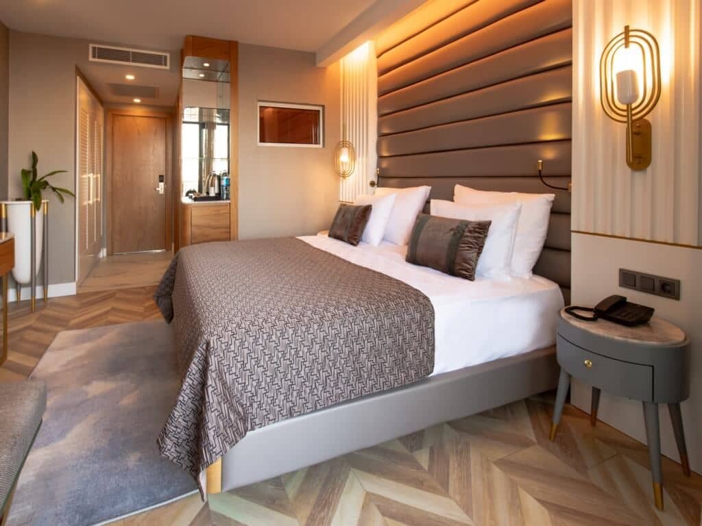 rooms-comfort-standard-land-view