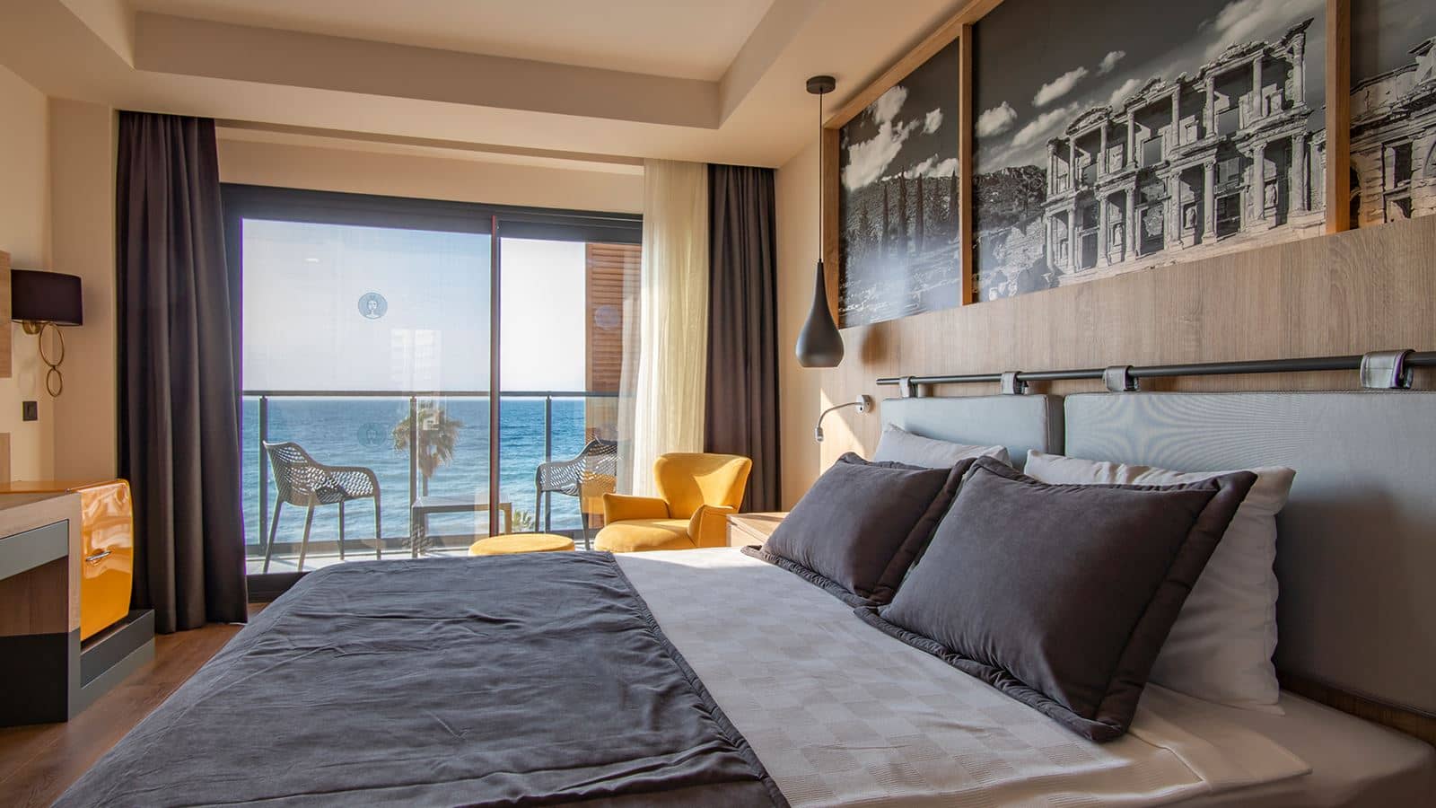 rooms-deluxe-room
