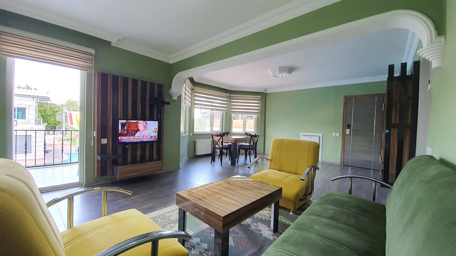 rooms-family-suit