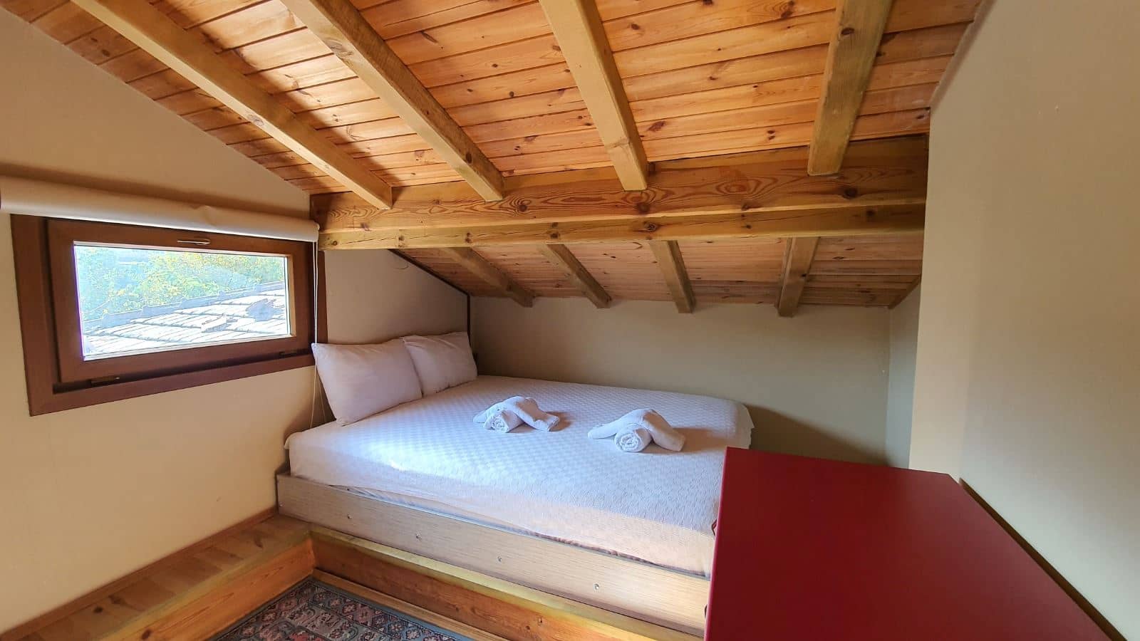 rooms-wooden-villa