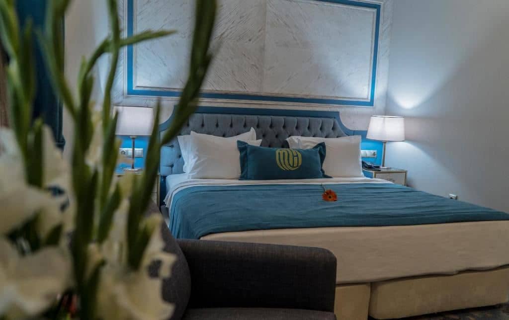 rooms-standard-king-room