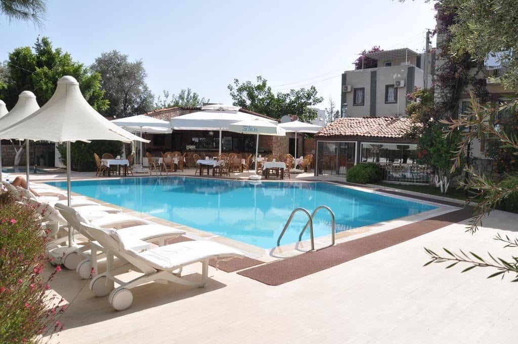 pools-outdoor-pool