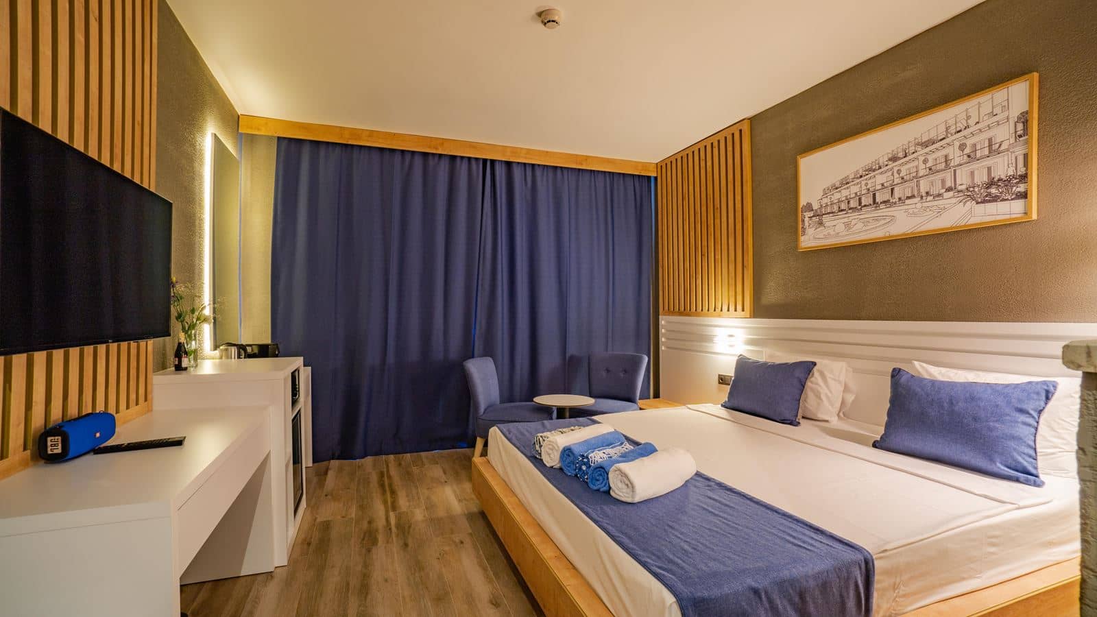 rooms-deluxe-room