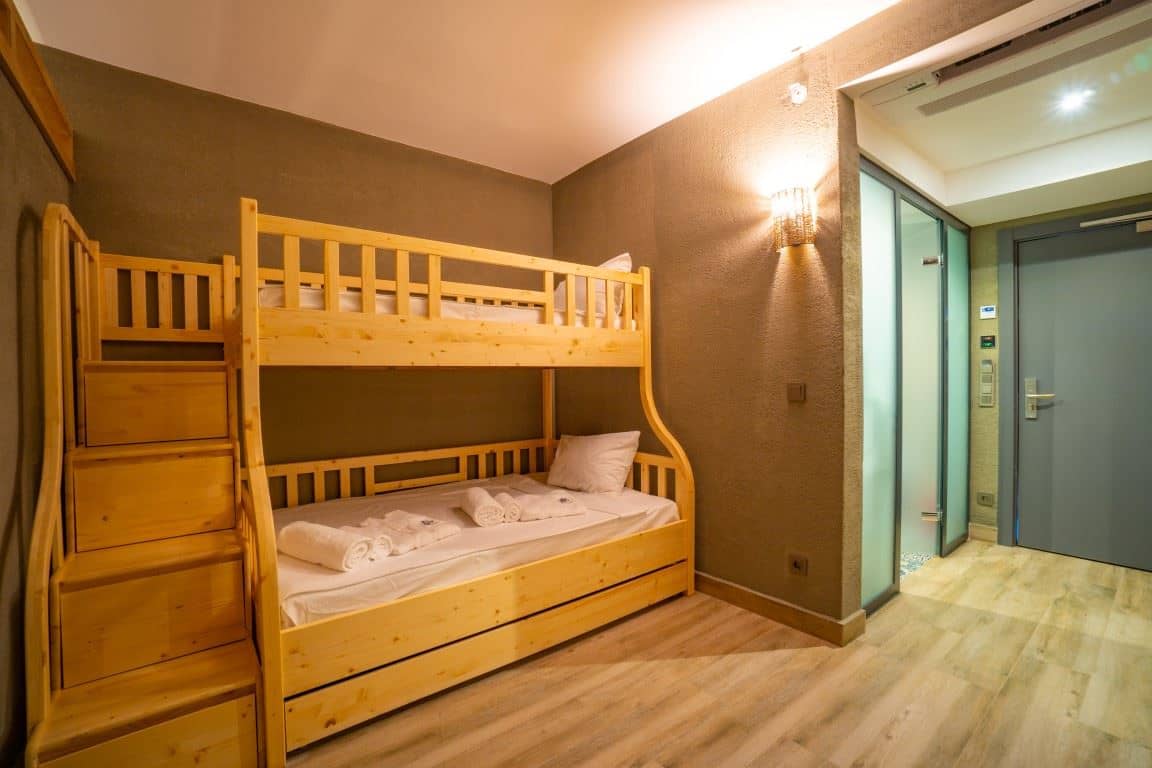 rooms-deluxe-swim-up-family-room-with-bunk-bed
