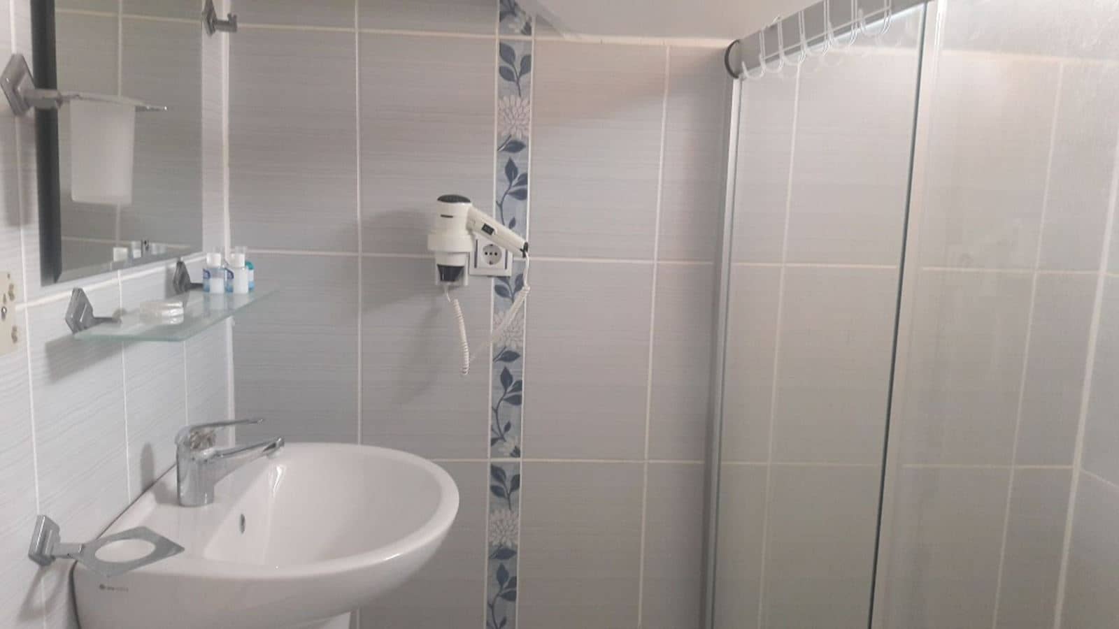 rooms-standard-room