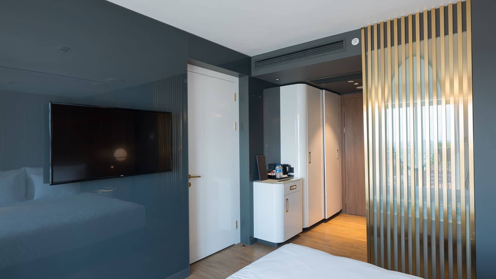 rooms-family-room-connecting-room