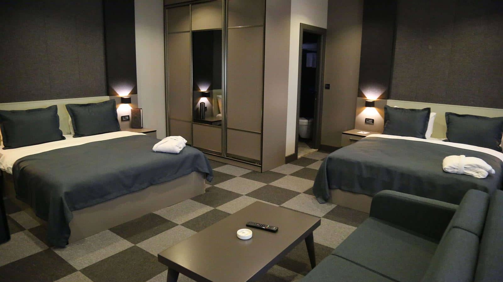 rooms-double-king-bed-non-smoking