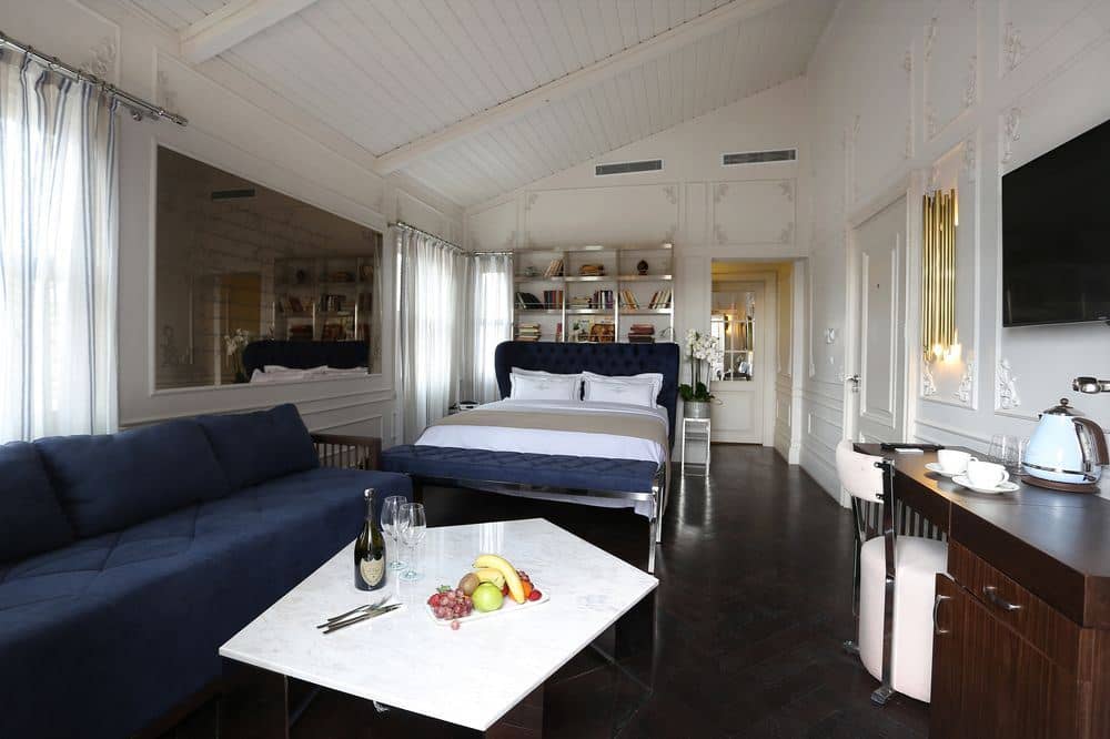 rooms-suite-with-terrace
