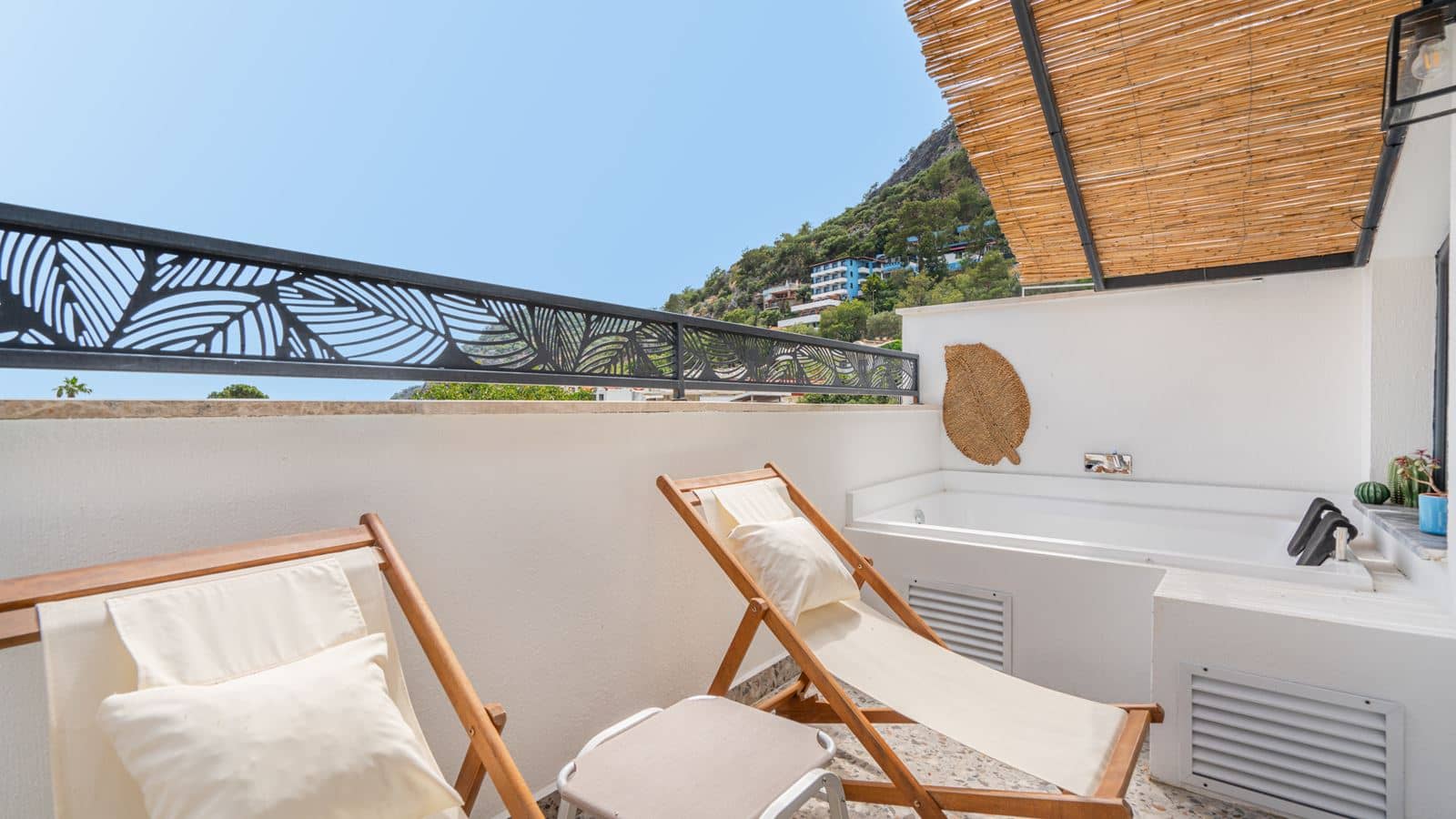 rooms-honeymoon-room