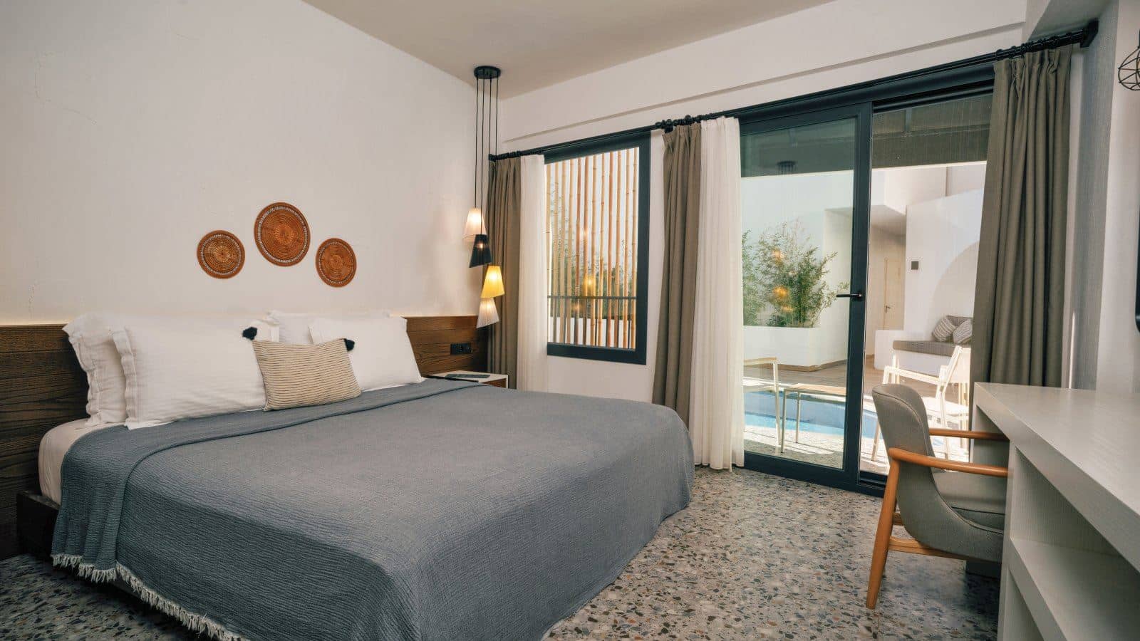 rooms-swim-up-room-with-sharing-pool