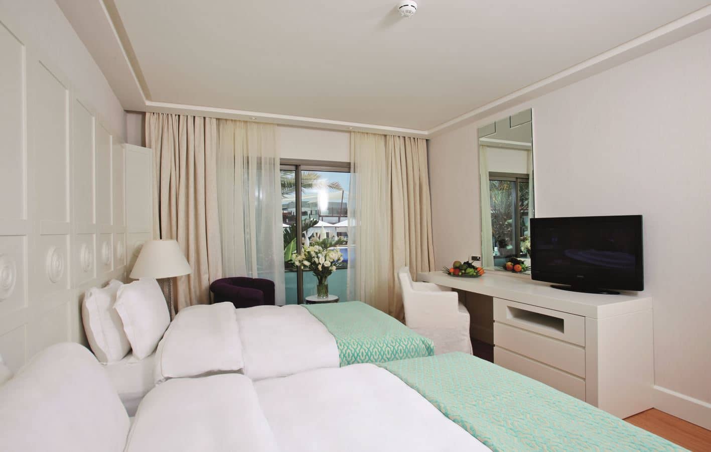 rooms-deluxe-room-garden-view