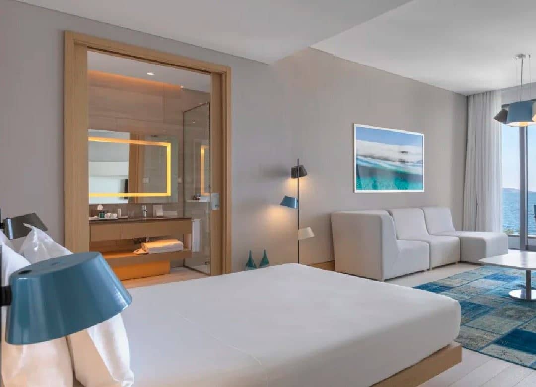 rooms-king-junior-suite-with-balcony--sea-view
