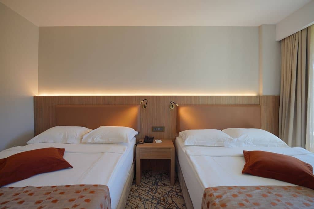 rooms-family-room-1--sea-view---1-bath