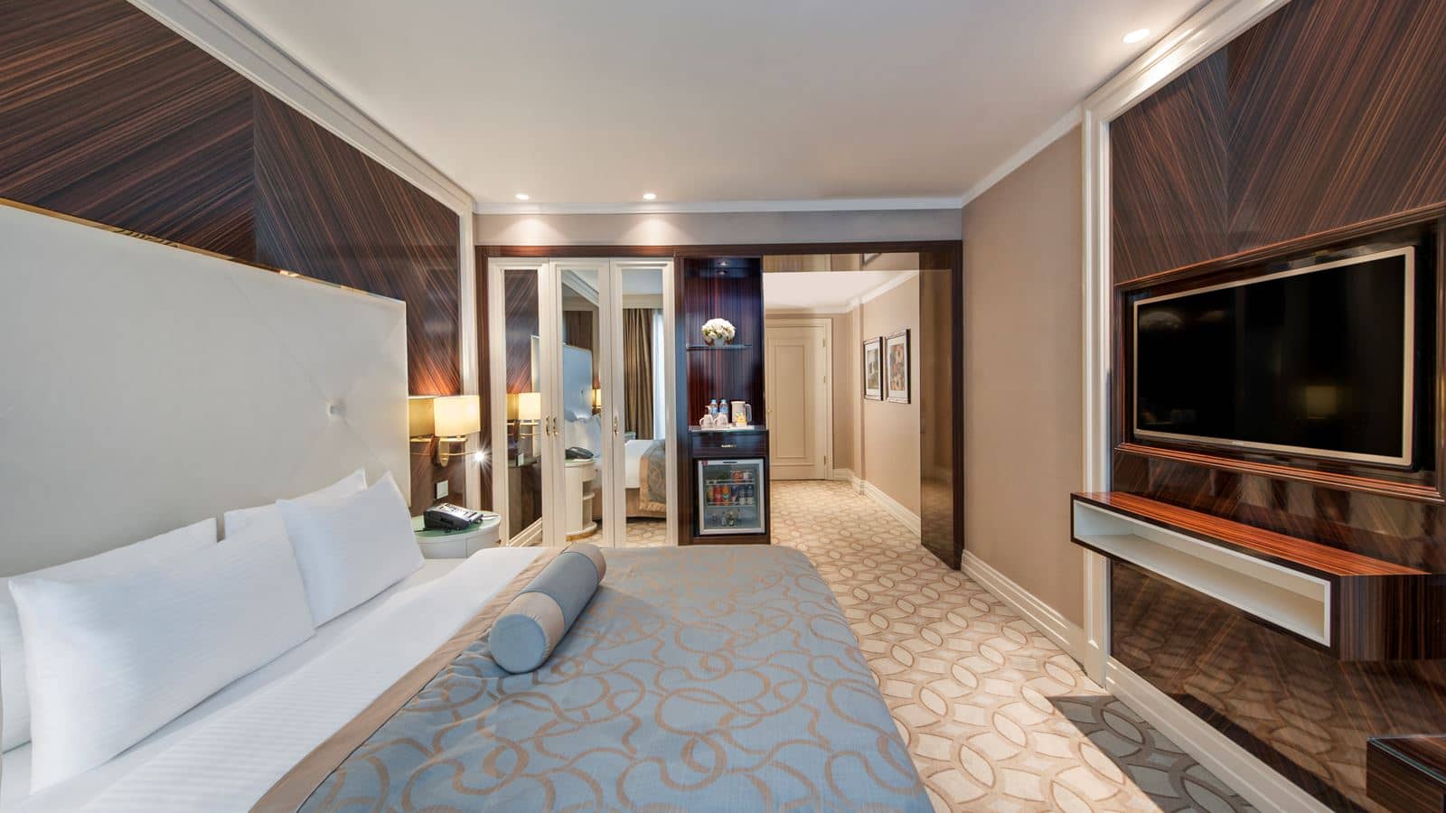 rooms-studio-with-balcony