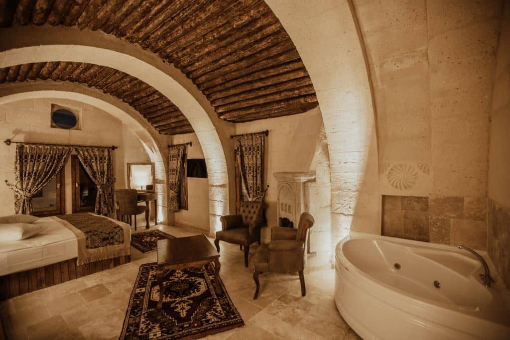 rooms-suit-room
