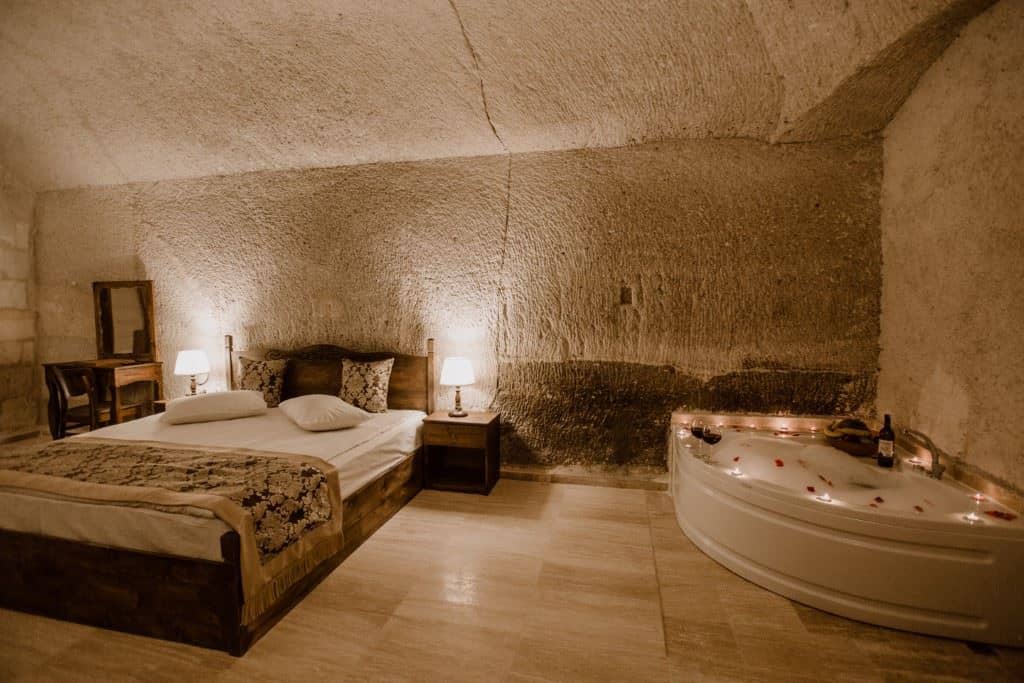 rooms-honeymoon-suite