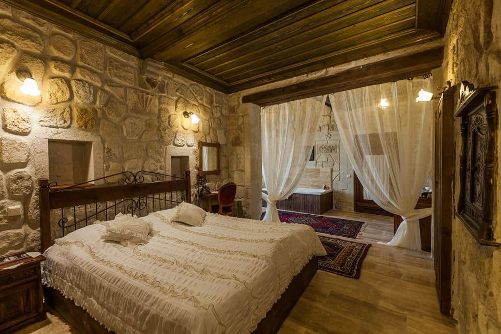 rooms-honeymoon-suite