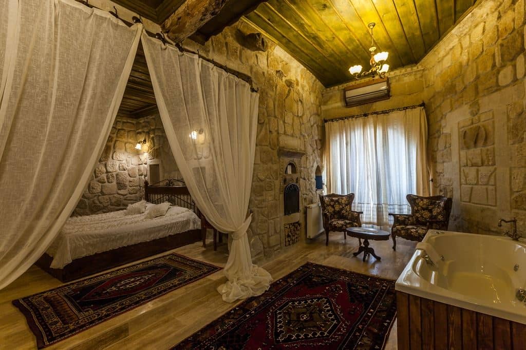 rooms-honeymoon-suite